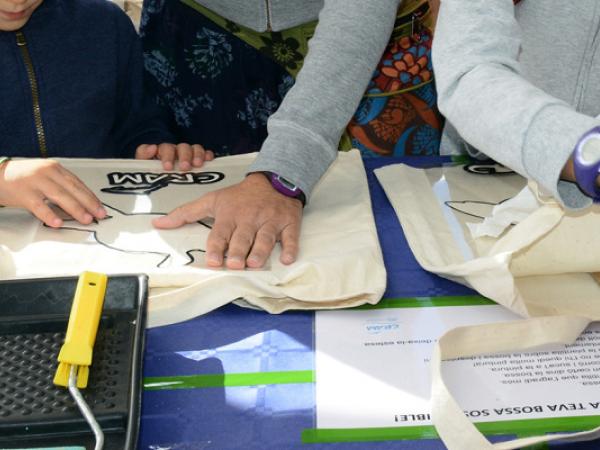 Jugateca de la platja: Pinta la teva bossa