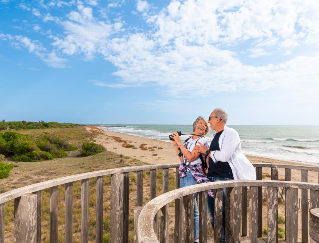 La platja i l'oci, principals activitats dels turistes al Baix Llobregat